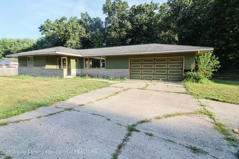 420 W Burr Oak St, Centreville, MI 49032