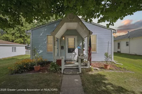 324 W Chestnut St, Webberville, MI 48892