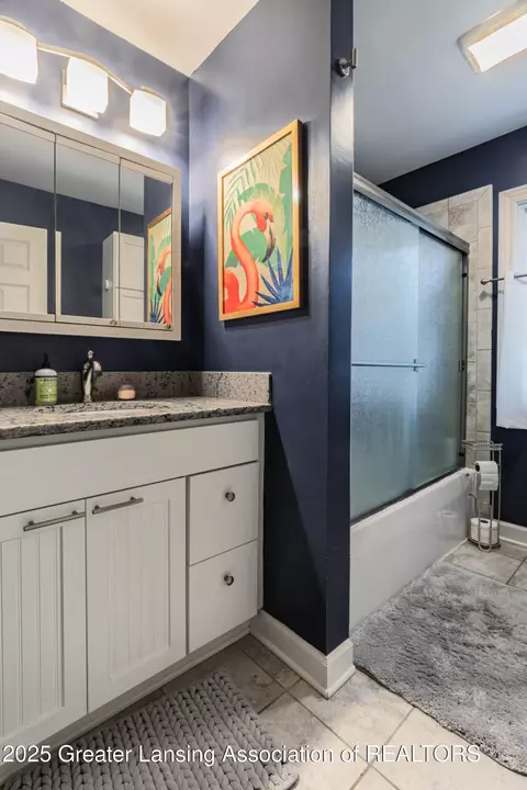 Bath - 1401 Pershing Dr, Lansing, MI 48910 photo 1 of 1