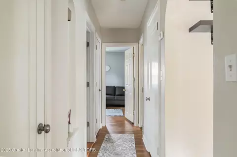 Entry Way - 1401 Pershing Dr, Lansing, MI 48910 photo 4 of 4