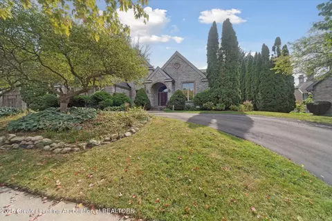 1254 Hillwood Cir, East Lansing, MI 48823