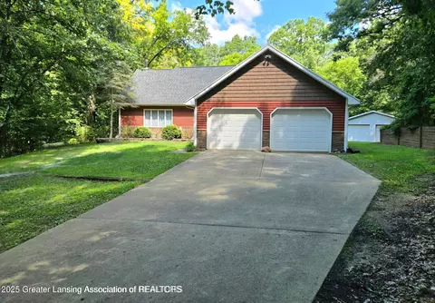 4423 Hyatt St, Eaton Rapids, MI 48827