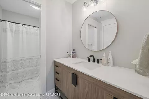 Bath - 13132 Addington Dr, Dewitt, MI 48820 photo 4 of 6