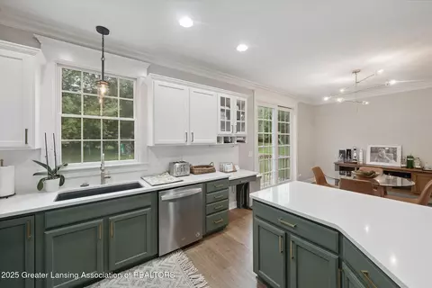 Kitchen - 13132 Addington Dr, Dewitt, MI 48820 photo 3 of 5