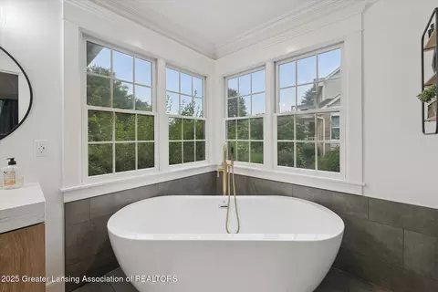 Bath - 13132 Addington Dr, Dewitt, MI 48820 photo 3 of 6