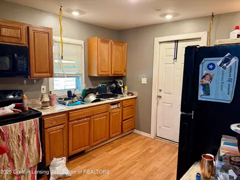 Kitchen - 528 River St, Owosso, MI 48867 photo 3 of 4