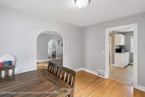 Dining - 910 Durant St, Lansing, MI 48915 photo 2 of 2
