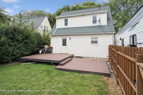 Exterior - 910 Durant St, Lansing, MI 48915 photo 9 of 11