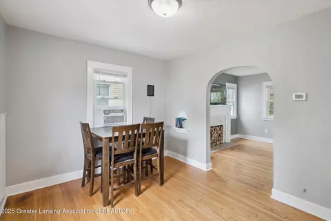 Dining - 910 Durant St, Lansing, MI 48915 photo 1 of 2