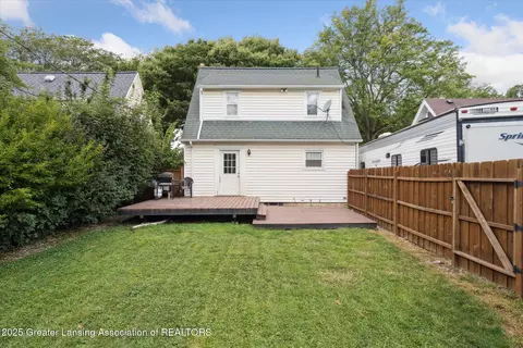Exterior - 910 Durant St, Lansing, MI 48915 photo 11 of 11