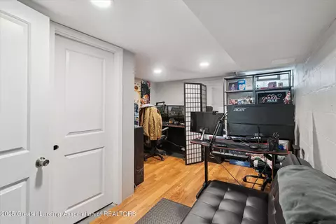 Entry Way - 910 Durant St, Lansing, MI 48915 photo 5 of 5