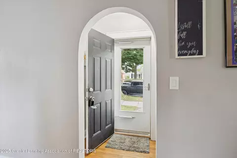 Entry Way - 910 Durant St, Lansing, MI 48915 photo 1 of 5