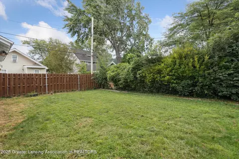 Exterior - 910 Durant St, Lansing, MI 48915 photo 7 of 11