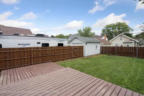 Exterior - 910 Durant St, Lansing, MI 48915 photo 4 of 11