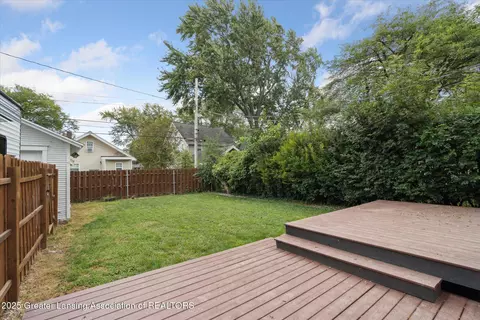 Exterior - 910 Durant St, Lansing, MI 48915 photo 5 of 11