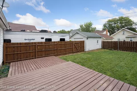 Exterior - 910 Durant St, Lansing, MI 48915 photo 6 of 11