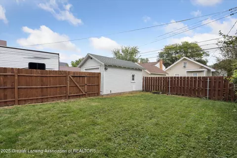 Exterior - 910 Durant St, Lansing, MI 48915 photo 8 of 11