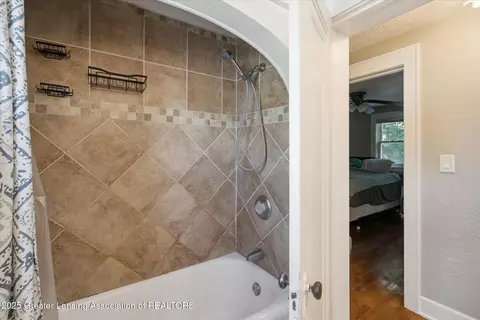 Bath - 910 Durant St, Lansing, MI 48915 photo 3 of 3
