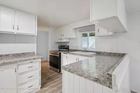 Kitchen - 9991 W Stoll Rd, Haslett, MI 48840 photo 1 of 2