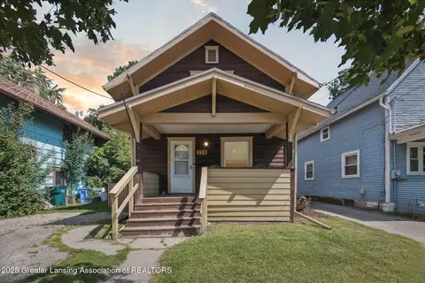 212 N Fairview Ave, Lansing, MI 48912