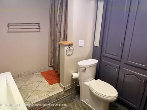 Bath - 4448 Hamilton Way, Gladwin, MI 48624 photo 8 of 9