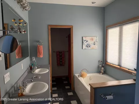 Bath - 4448 Hamilton Way, Gladwin, MI 48624 photo 3 of 9