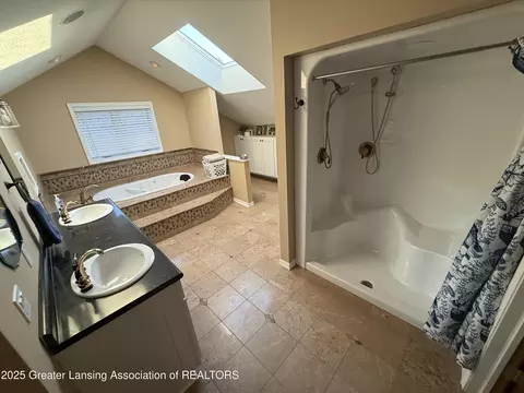 Bath - 4448 Hamilton Way, Gladwin, MI 48624 photo 6 of 9