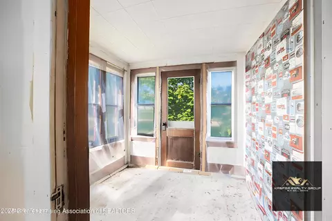 Entry Way - 611 S Wisner Rd, Ithaca, MI 48847 photo 2 of 2