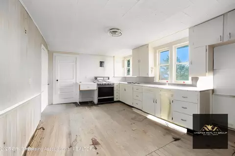 Kitchen - 611 S Wisner Rd, Ithaca, MI 48847 photo 3 of 3