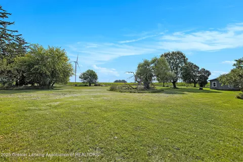 Exterior - 611 S Wisner Rd, Ithaca, MI 48847 photo 5 of 5