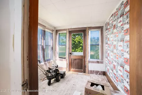 Entry Way - 611 S Wisner Rd, Ithaca, MI 48847 photo 1 of 2