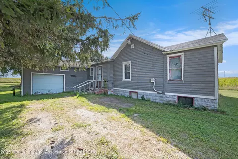611 S Wisner Rd, Ithaca, MI 48847