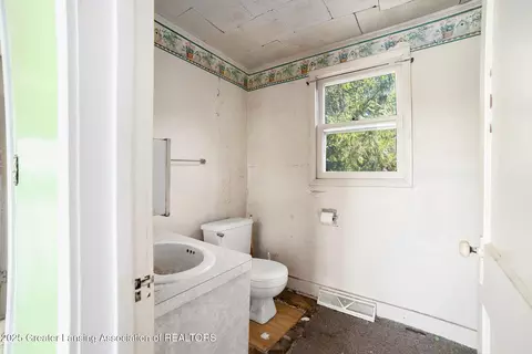 Bath - 611 S Wisner Rd, Ithaca, MI 48847 photo 1 of 1
