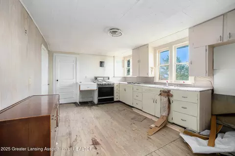 Kitchen - 611 S Wisner Rd, Ithaca, MI 48847 photo 1 of 3