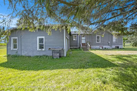 Exterior - 611 S Wisner Rd, Ithaca, MI 48847 photo 1 of 5