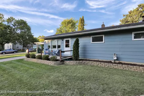 322 W Front St, Grand Ledge, MI 48837