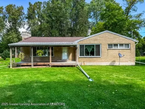 1410 W Valley Rd, Lansing, MI 48906