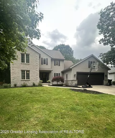 2567 SW Golfbury Dr, Wyoming, MI 49519