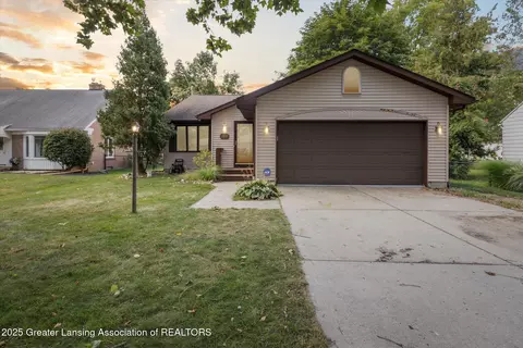 2428 Park St, Lansing, MI 48917
