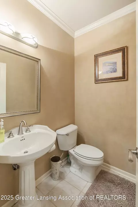 Bath - 405 Shoreline Dr, Dewitt, MI 48820 photo 1 of 5