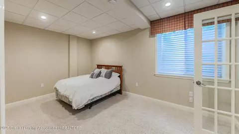 Bedroom - 405 Shoreline Dr, Dewitt, MI 48820 photo 4 of 4