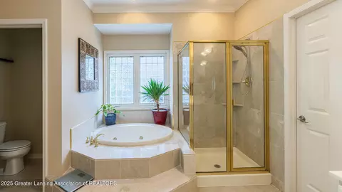 Bath - 405 Shoreline Dr, Dewitt, MI 48820 photo 3 of 5