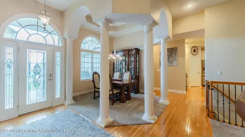 Entry Way - 405 Shoreline Dr, Dewitt, MI 48820 photo 1 of 5