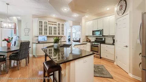 Kitchen - 405 Shoreline Dr, Dewitt, MI 48820 photo 2 of 3