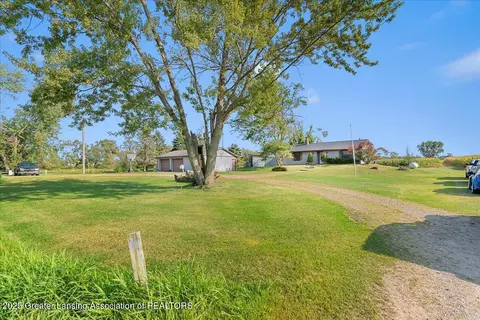 1422 E Bellevue Hwy, Charlotte, MI 48813