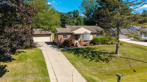 2224 Pembroke Rd, Lansing, MI 48906