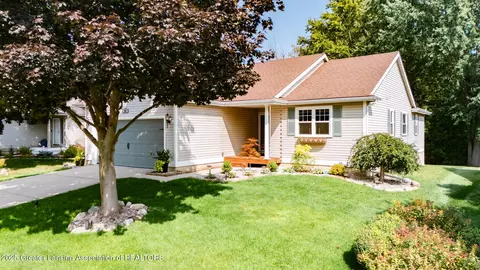 280 Winding River Dr, Williamston, MI 48895