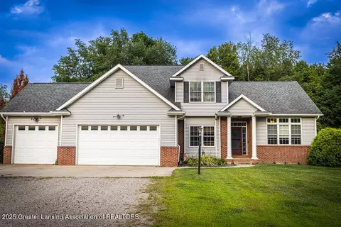 2335 Guernsey Dr, Charlotte, MI 48813