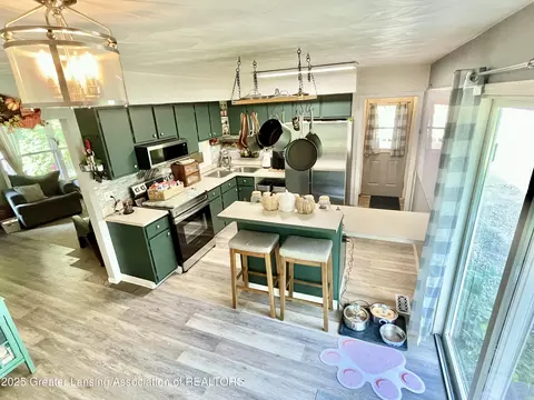 Kitchen - 6740 W Herbison Rd, Dewitt, MI 48820 photo 3 of 5