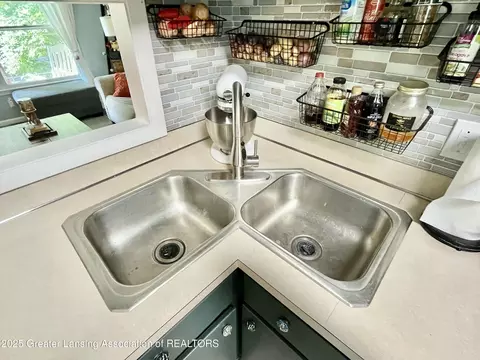 Kitchen - 6740 W Herbison Rd, Dewitt, MI 48820 photo 5 of 5